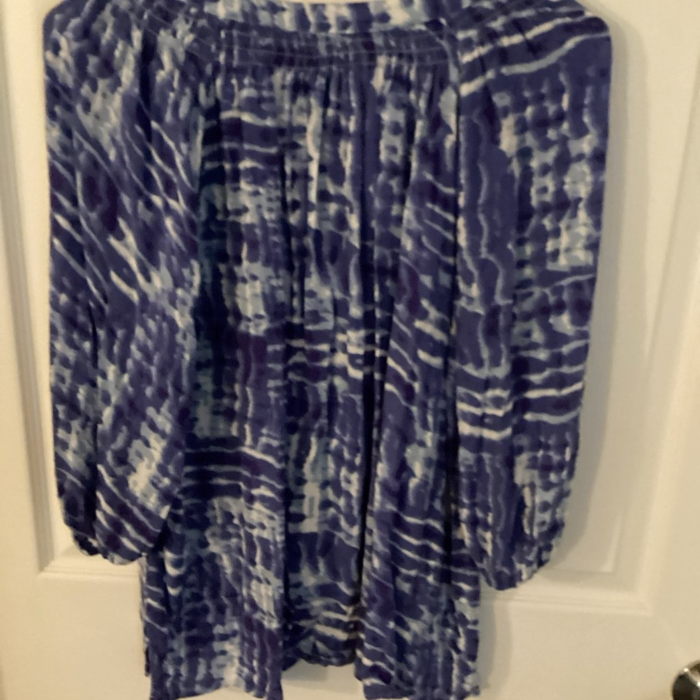 Croft & Barrow Abstract Blue and White Top